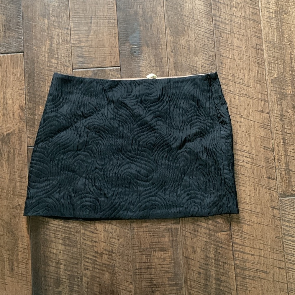 BORSA Elegant Black Textured Skirt